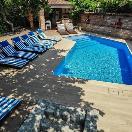 Villa Amalia Apartments Malinska Exterior photo