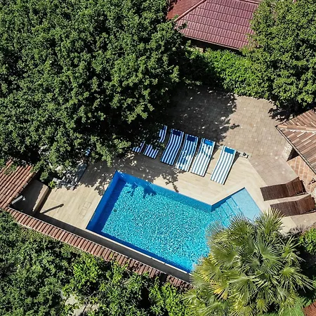 Villa Amalia Apartments Malinska Exterior photo
